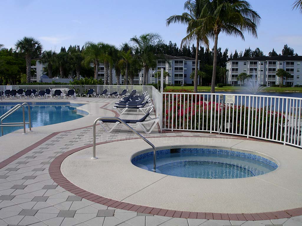 Heritage Pointe Community Pool and Hot Tub